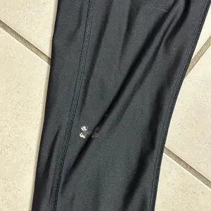 Under Armour Women Black Compression Capri‎ Leggings Heatgear Athletic Size M thumbnail 3