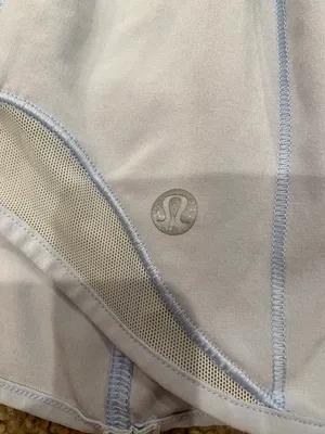 Lululemon Hotty Hot 2.5” Shorts thumbnail 2