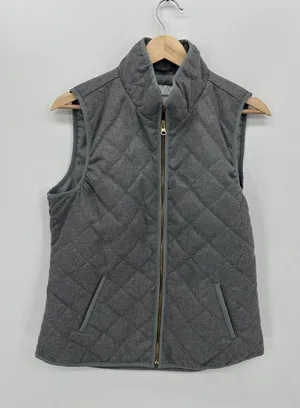 Old Navy Gray Quilted Vest Women Sz M Full Zip Winter Neutral Minimal‎ Lined thumbnail 1