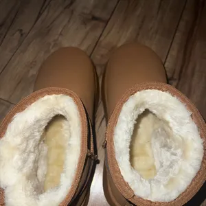 mini ultra style boots Size 9 thumbnail 6