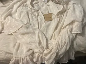 Blu pepper Women's Cream Ruffled V-Neck Blouse thumbnail 4