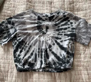 VS pink tee thumbnail 1