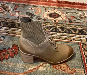 Brown Boots Size 7.5 thumbnail 1