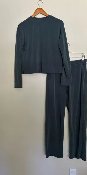 Athleta Small Set  thumbnail 1