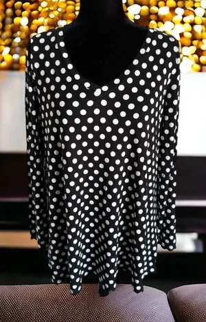 PopYoung Womens Top Sz L Black White V-Neck Long Sleeve Soft Knit NEW‎ thumbnail 1
