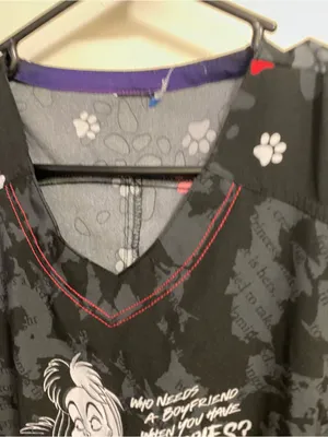 Disney Womens Scrub Top M 38” Black Cruella DeVille Villians 101 Dalmatians thumbnail 3