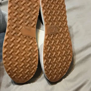 Elegant Women's Sneakers in White, Gray, and Black thumbnail 9