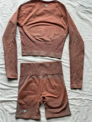 Fabletics Set Workout biker shorts and long sleeve top thumbnail 3