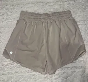 Lululemon Shorts Hotty Hot 4" High-Rise thumbnail 2