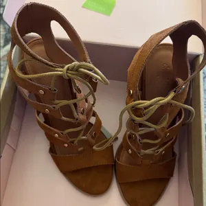 Charlotte Russe diem high heels thumbnail 1