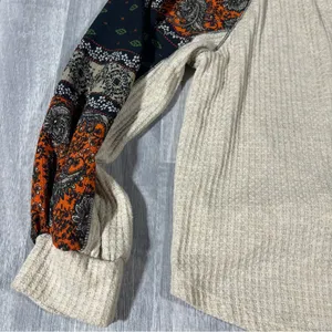 Daytrip Beige and Black Paisley Sleeve Top thumbnail 7