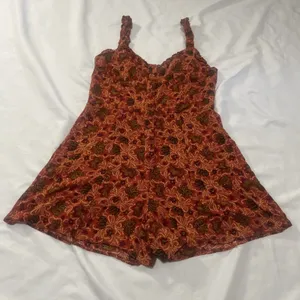 Size Medium UO Emma Louise Rust Floral Playsuit thumbnail 4