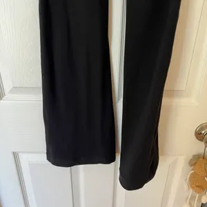Lululemon Groove Super-High-Rise Flared Pant Nulu Regular Black thumbnail 12