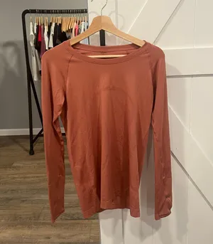 Lululemon Swiftly Tech Long Sleeve thumbnail 3