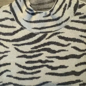 Anthropologie Small White/Gray Tiger Striped Mock neck Sweater w/pink trim thumbnail 3