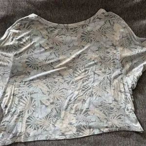 American Eagle Floral Women's Top thumbnail 5