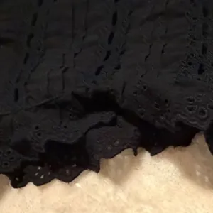 Adiva Black Eyelet Embroidered Sleeveless Top Ruffle‎ Neck Cotton Blouse Large thumbnail 16