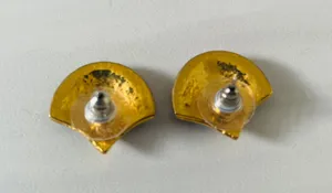 Vintage Seashell/Fan Earrings for Pierced Ears- Black and Gold- Costume Jewelry thumbnail 2