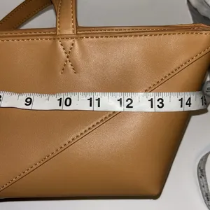 Source Unknown Elegant Tan Vegan Leather Tote Bag Cool Shape Very Chic❤️ thumbnail 7