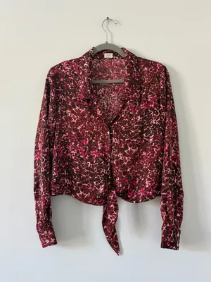Wilfred Aritzia Silky Tie Front Button Down Abstract Brown Fuschia Blouse Small thumbnail 2
