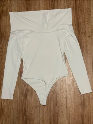 Aritzia Off-Shoulder Long Sleeve Bodysuit in‎ Cream thumbnail 5