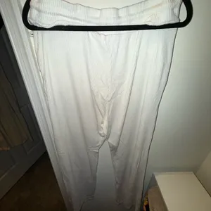 White Ribbed Lounge Pants Size L thumbnail 2
