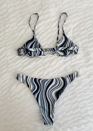 Adorable Bikini Set! Multiple Size M thumbnail 3