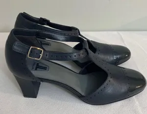 Trotters women’s dark gray T-Strap heels pump shoes size 7.5 thumbnail 1
