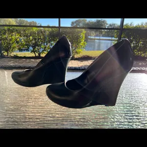 Women’s Black Extra Comfy Shoes Size 6 thumbnail 2