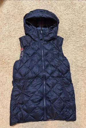 Lululemon reversible fluffy vest. Size 6 thumbnail 1