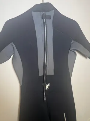 Source Unknown HO Womens size 8 Black & Gray Shorty Wetsuit with Pink Accents thumbnail 7