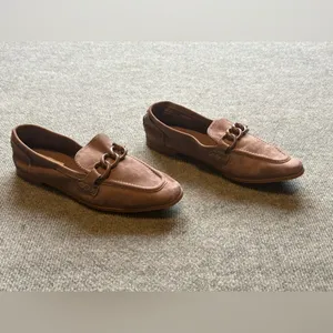 Steve Madden Beige Famed Suede Leather Slip On Loafer Chain Accents thumbnail 6