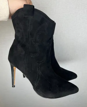 Express Womens Black Suede Pointed Toe Western Stiletto Ankle Boots Size 6‎ thumbnail 1