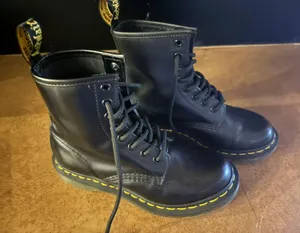, 1460 Women’s Smooth Leather Lace Up Boots thumbnail 3