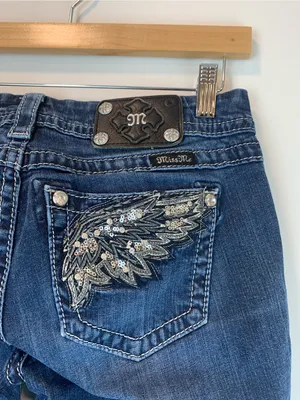 Dark Wash Miss Me Jeans sz 27 mid rise easy straight fall school bling *flaw* thumbnail 4