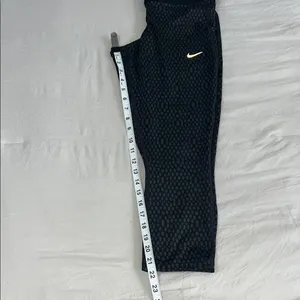 Nike Black Performance Leggings with Textured Pattern‎ Size Medium thumbnail 6