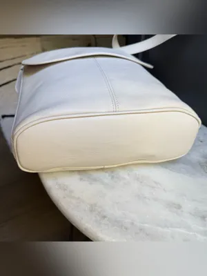 Vintage Unbranded Cream/White Leather Flap Crossbody Bag - Excellent Interior thumbnail 7
