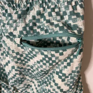 The North Face Green White Athletic Shorts Geometric Logo Medium Excellent Cond thumbnail 4