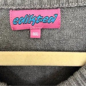 Edikted Charcoal Gray V-Neck Sweater Women’s Size M/L thumbnail 3