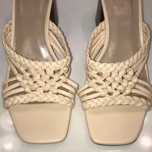 Ann Taylor Women’s Leather Cream Woven Braided Square Toe Chunky Block Heels thumbnail 3