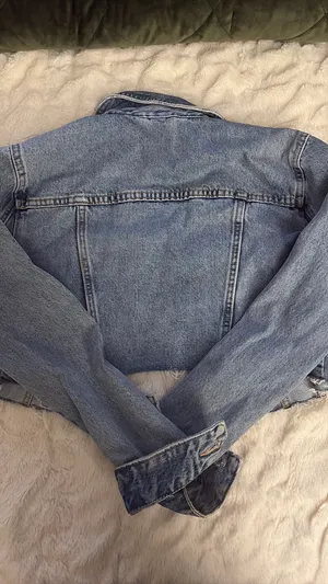 ZARA Cropped Jean Jacket thumbnail 4