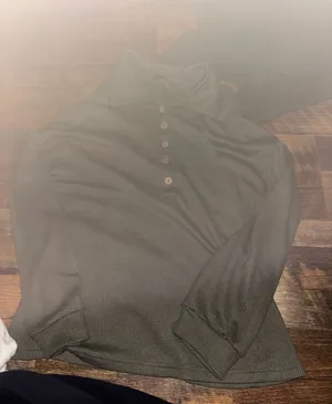 Green button sweater Size M thumbnail 1