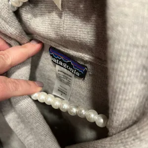 Patagonia woman’s Lambswool Cardigan‎ size small thumbnail 3