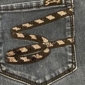 Seven7 Slimming Skinny Jeans y2k with sparkly sequins on back‎ pockets thumbnail 4
