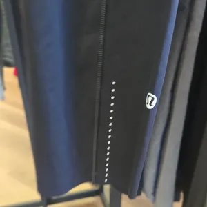 Lululemon Athletica Black Cropped Leggings thumbnail 3