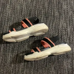 Coral Blue Platform Black and Pink Sandals Size 8 thumbnail 3