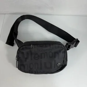 Lululemon Athletica‎ Everywhere Belt Bag 1L Wobbley Wordmark Logo Print Black thumbnail 3