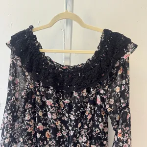 White House Black Market Floral Off Shoulder Lace Trim Bell Sleeve Blouse XL thumbnail 5