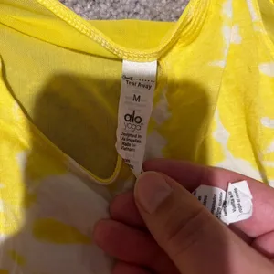 Alo Yoga yellow and white tank top M‎ thumbnail 6