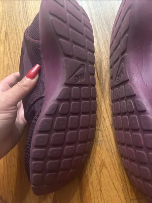 Nike Women's Maroon/ Purple Mesh Lightweight Sneakers thumbnail 4